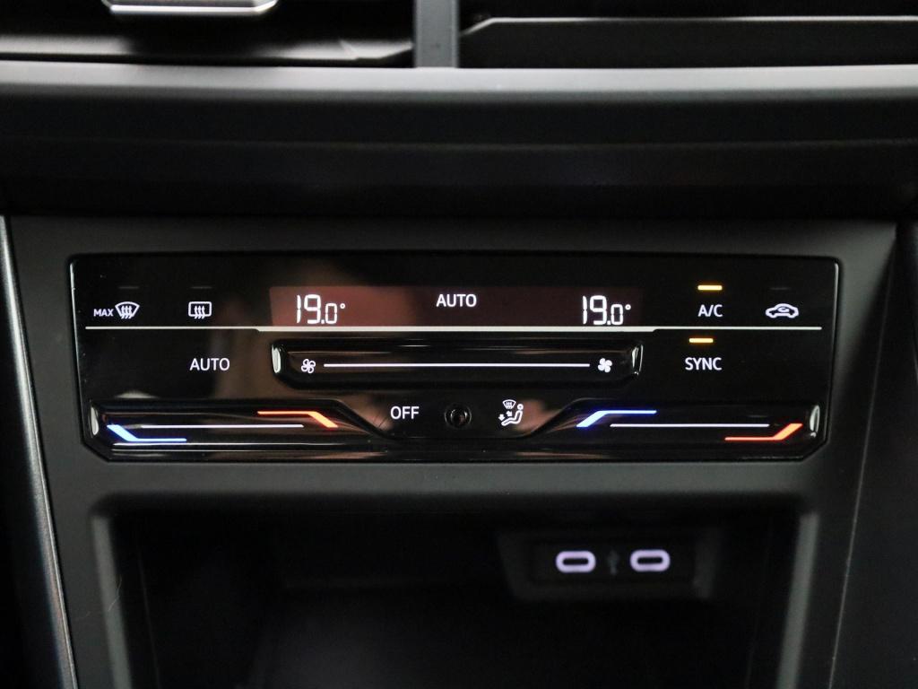 Volkswagen Polo 1.0 tsi r-line business | apple carplay | iq light | achter