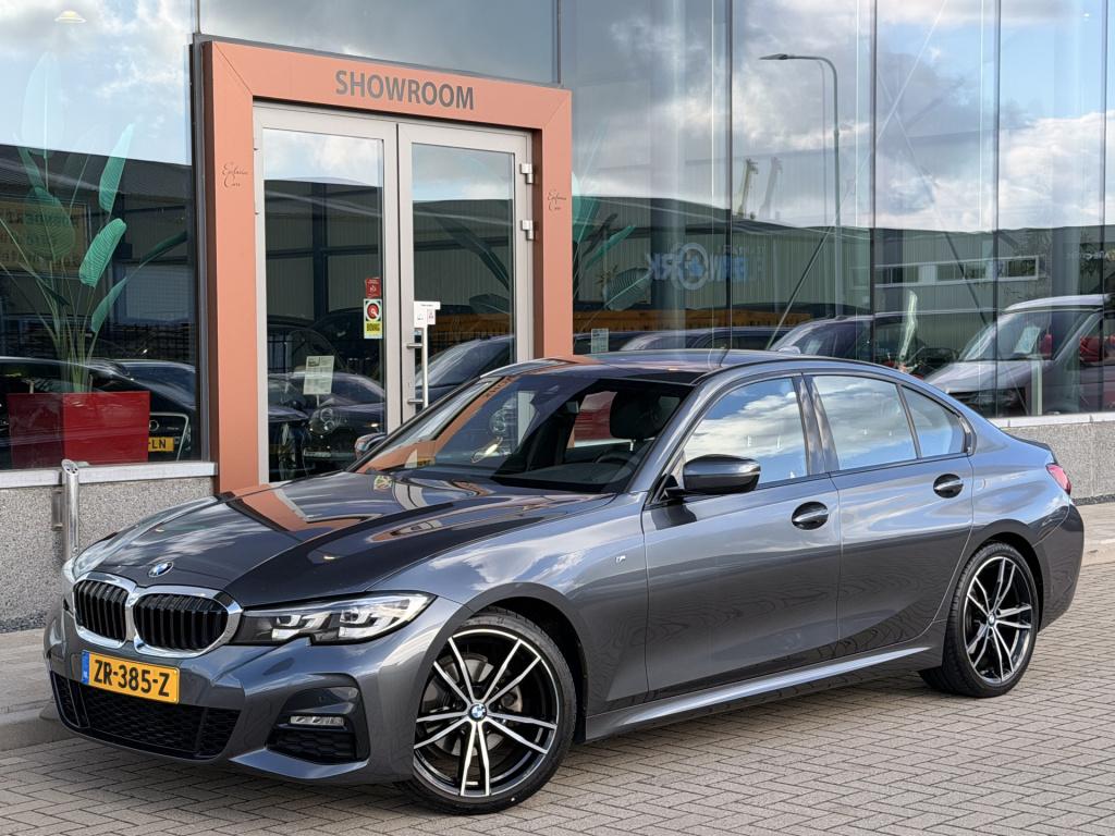 BMW 3-serie 320i m-sport | cruise | m zetels | apple carplay | navi | sfeer