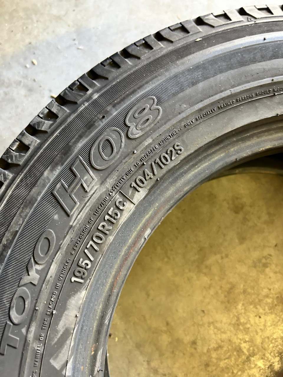 TOYO BUSBAND 195/70/R15C 104/102S