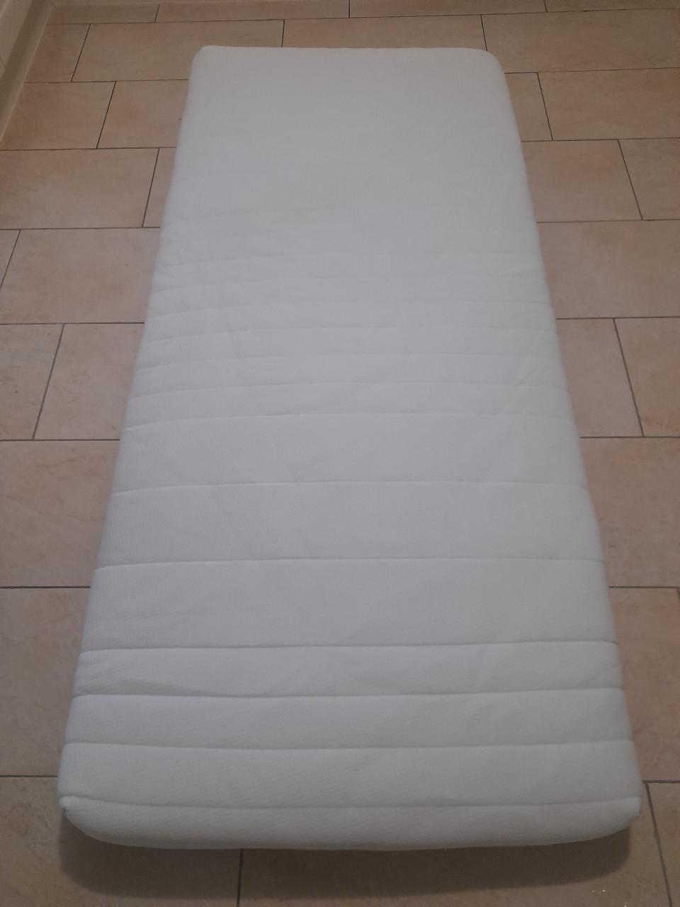 Matras 90 x 200 x 15cm ( in goede schone staat)