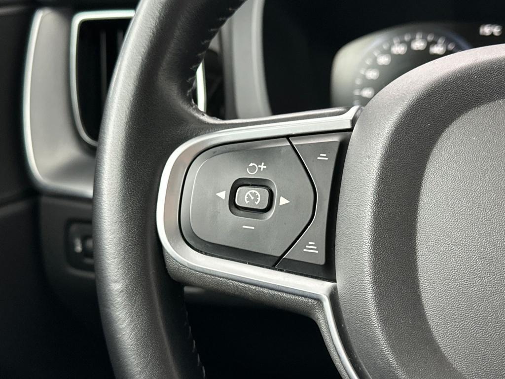 Volvo XC60 t5 253pk momentum| adap.cruise| leder| trekhaak| stoel.verw|