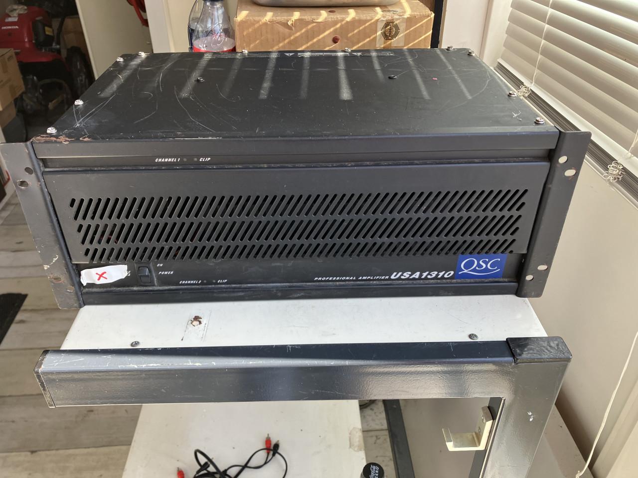 QSC USA 1310 amplifier 2x1000 Watt voor opmaak of onderdelen