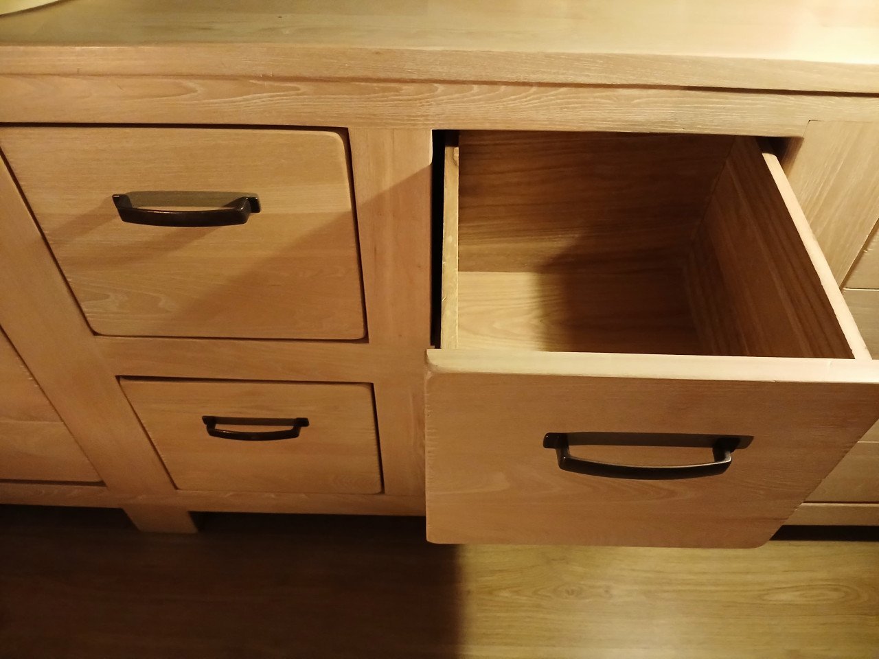 Eikenhouten dressoir