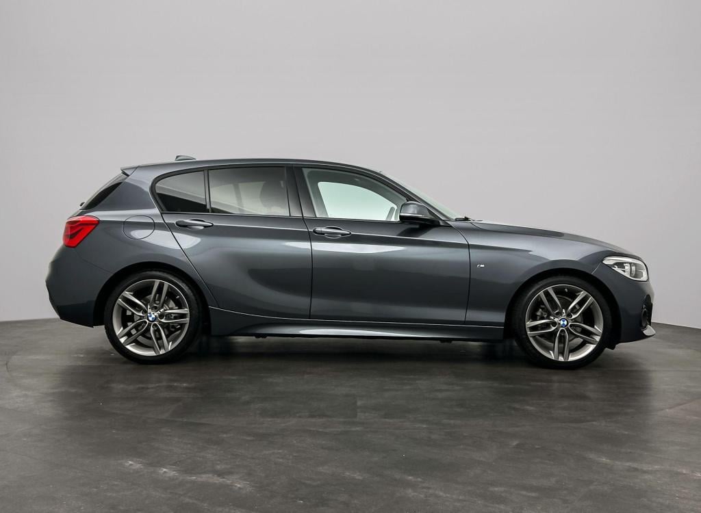 BMW 1 Serie 118i aut. 5drs. m-sport | led koplampen | 18'' velgen | navi | 