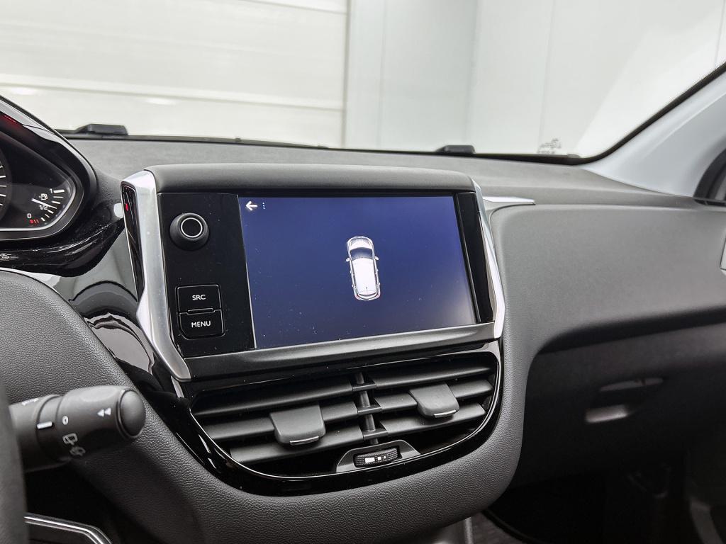 Peugeot 208 82 pk blue lion | rijklaar | trekhaak | navigatie | parkeersens