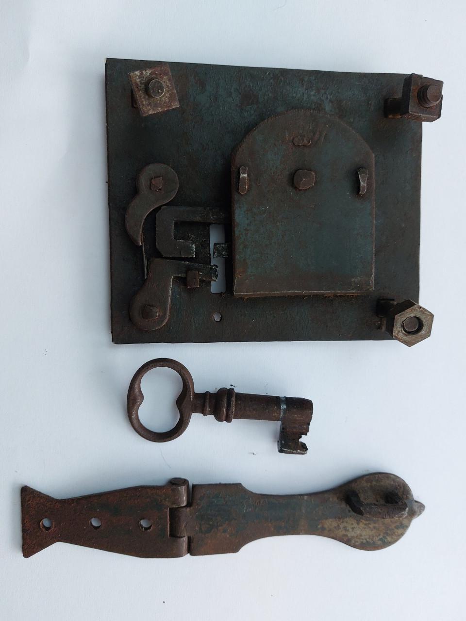 OUD ANTIEK SLOT.