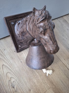 Gietijzeren bel paard