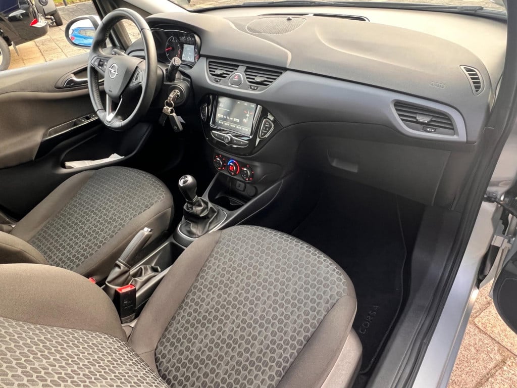 Opel Corsa 1.4 120 jaar edition, carplay, trekhaak enz. enz...