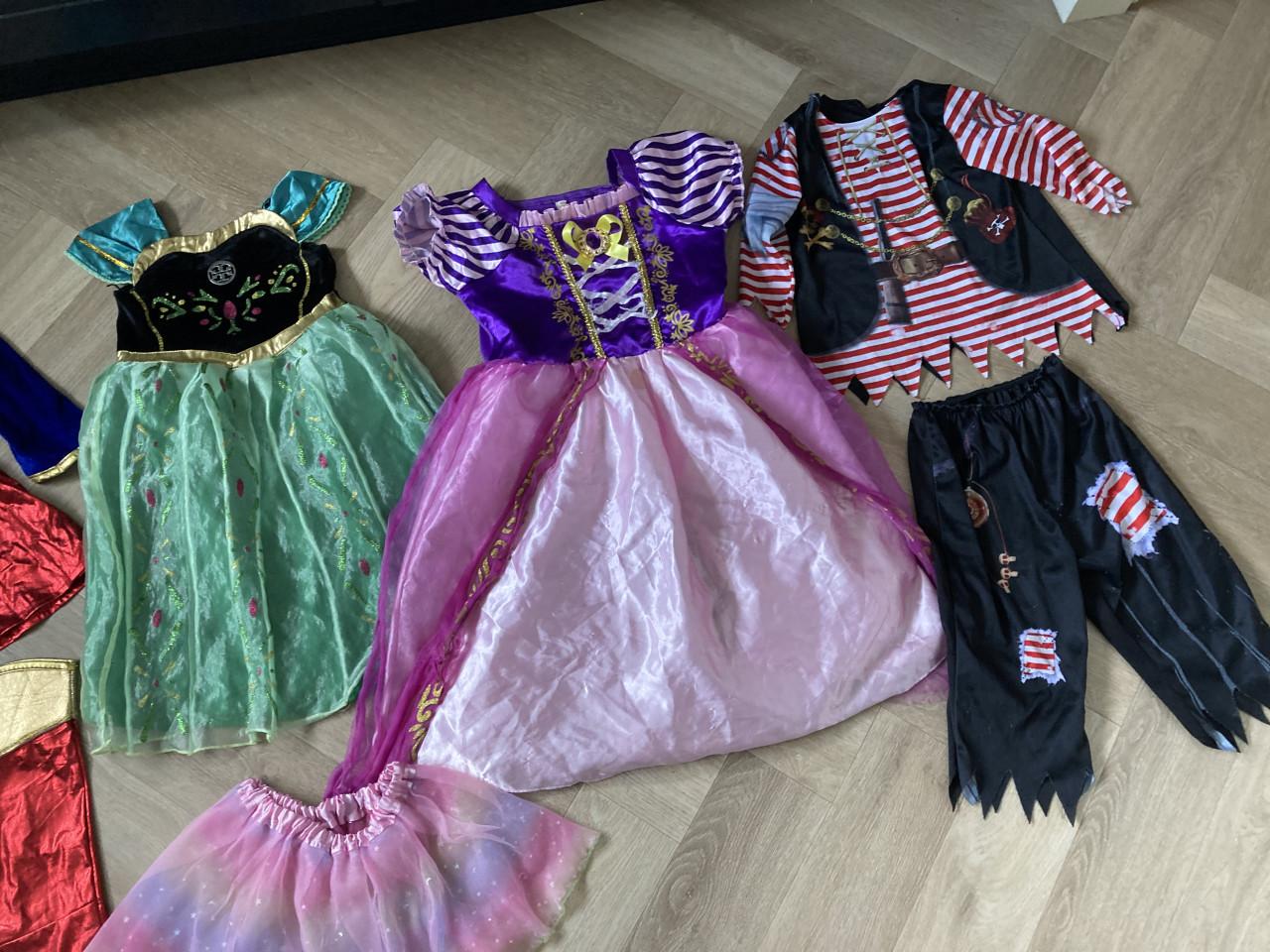 Partij verkleed kleren jurkjes en pakjes