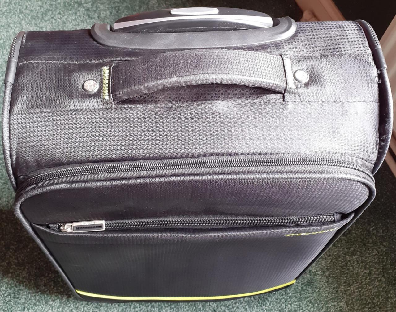 Decent Trolley/koffer cabine formaat. Lichtgewicht