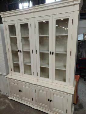 Witte buffetkast hoog model