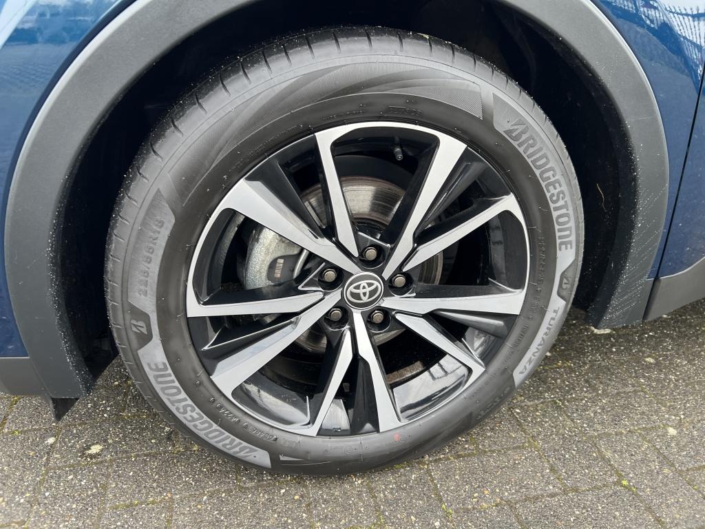Toyota C-hr 1.8 hybrid 140 dyn