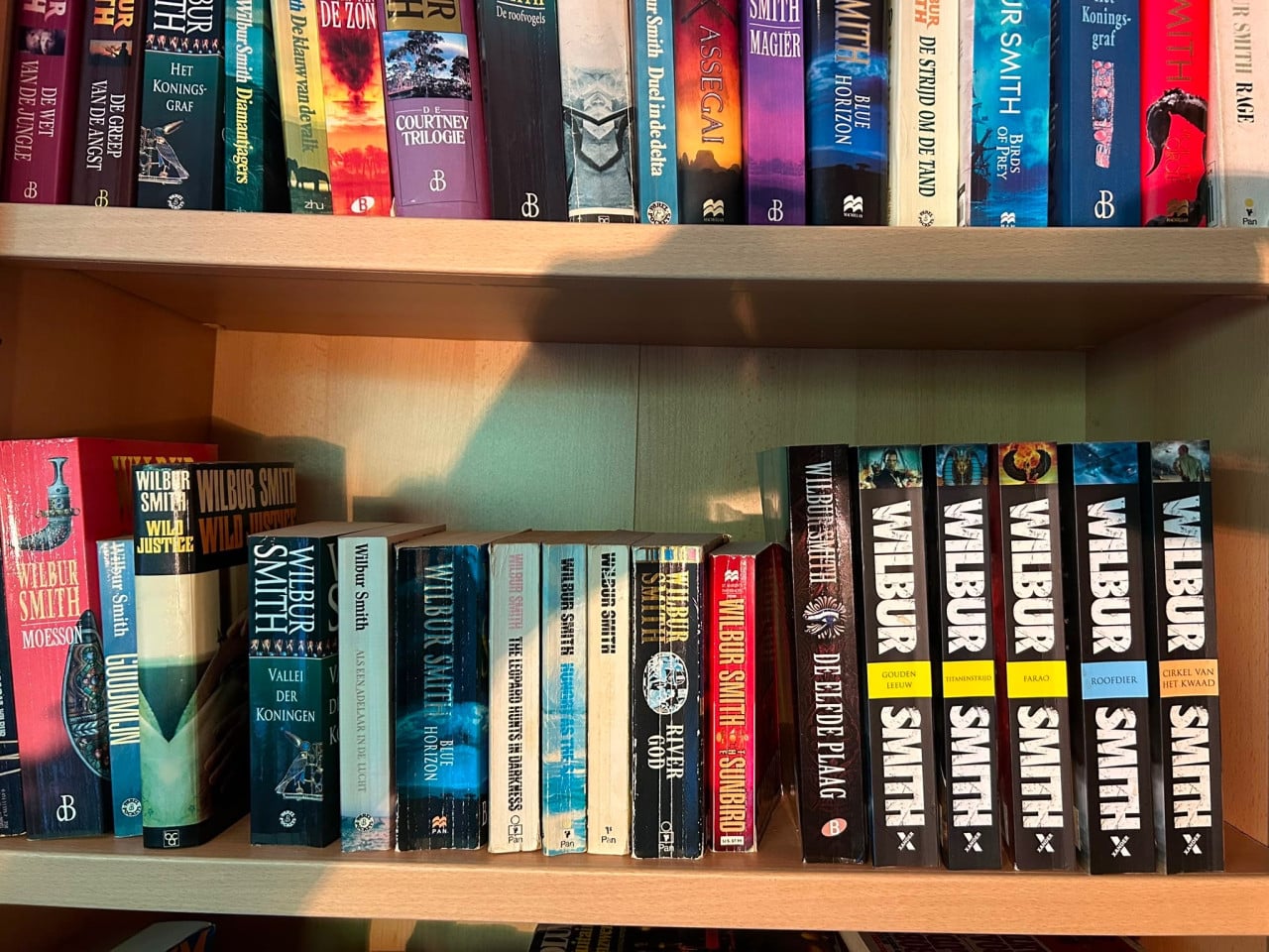 Grote verzameling thrillers (>1.000 st) incl 8 boekenkasten