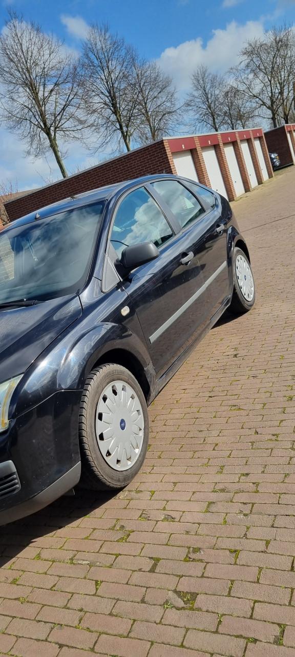 Ford focus 1.4 59KW 5D 2005 zwart