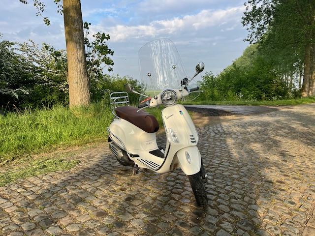 Mooie Vespa Primavera 45km Scooter