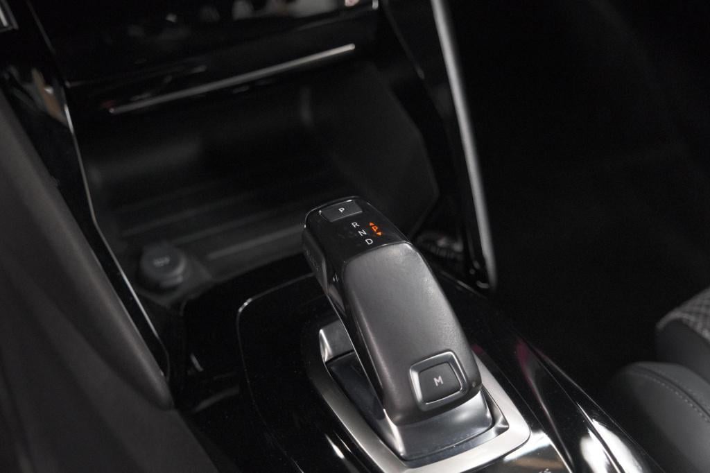 Peugeot 2008 puretech 130 eat8 gt-line | stoelverwarming | camera | dodehoe