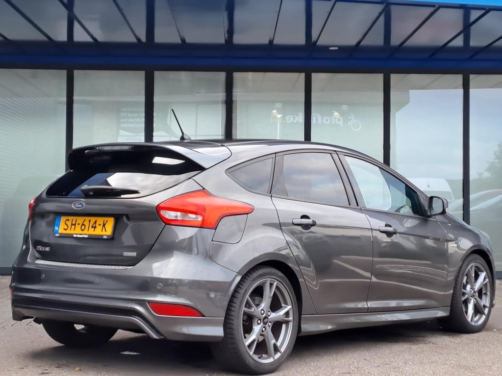 Ford Focus 1.0 st-line | cruise control | trekhaak | 18'' lmv | apple carpl