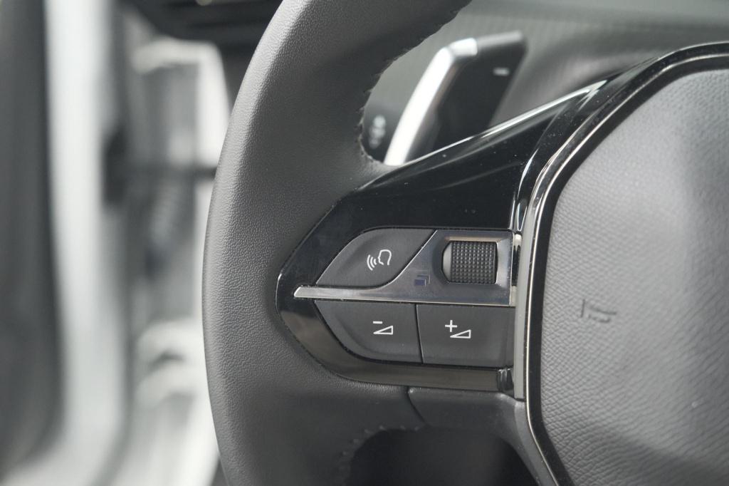 Peugeot 2008 puretech 130 eat8 allure | camera | navigatie | parkeersensore