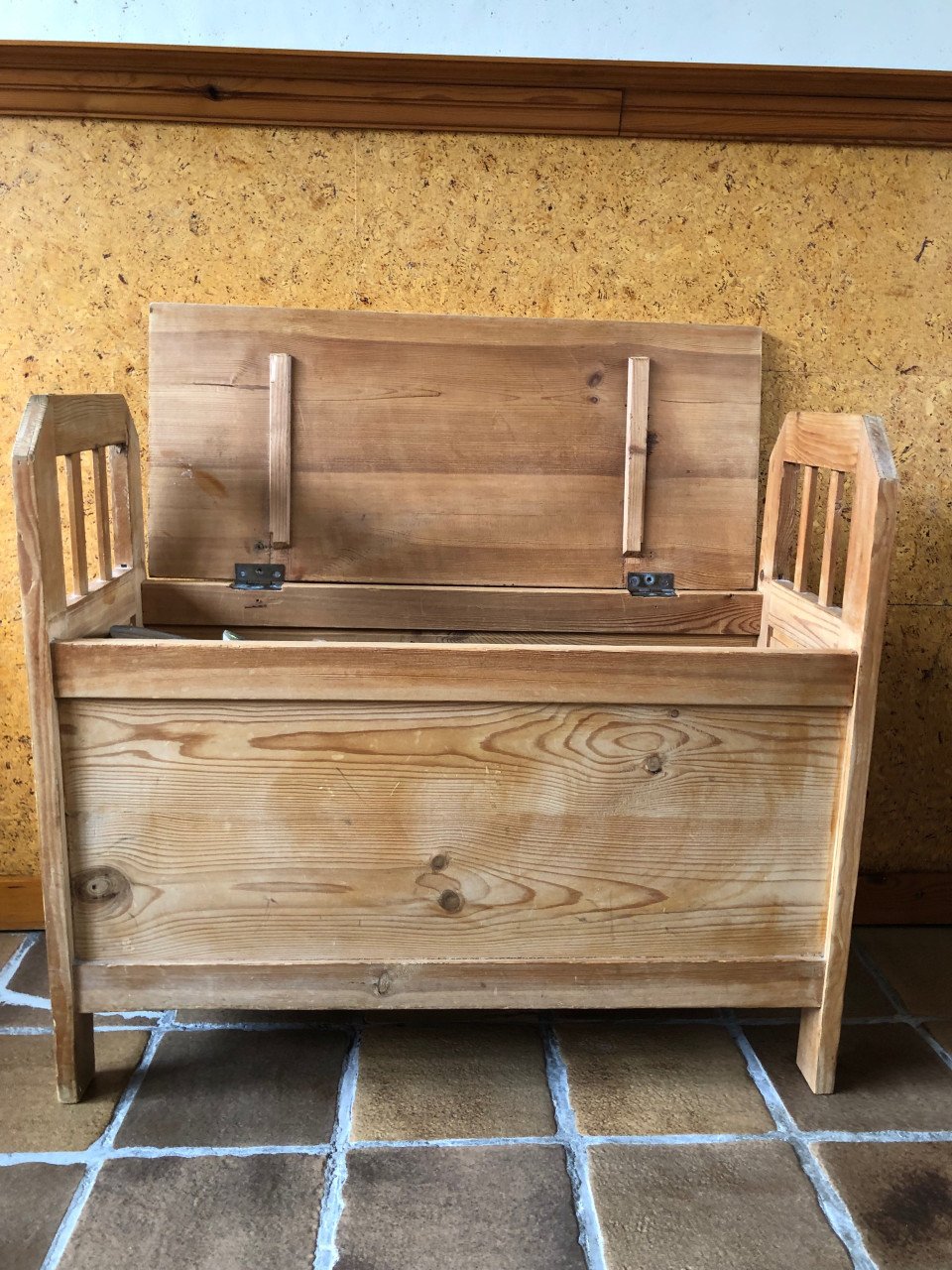 Vintage grenenhouten opbergbankje.