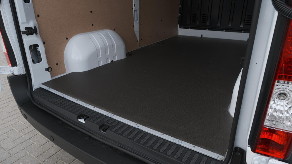 Renault Master t35 2.3 dci 135 l2h2 comfort | direct leverbaar | navigatie 