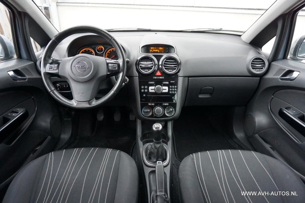 Opel Corsa 1.2-16v '111' edition