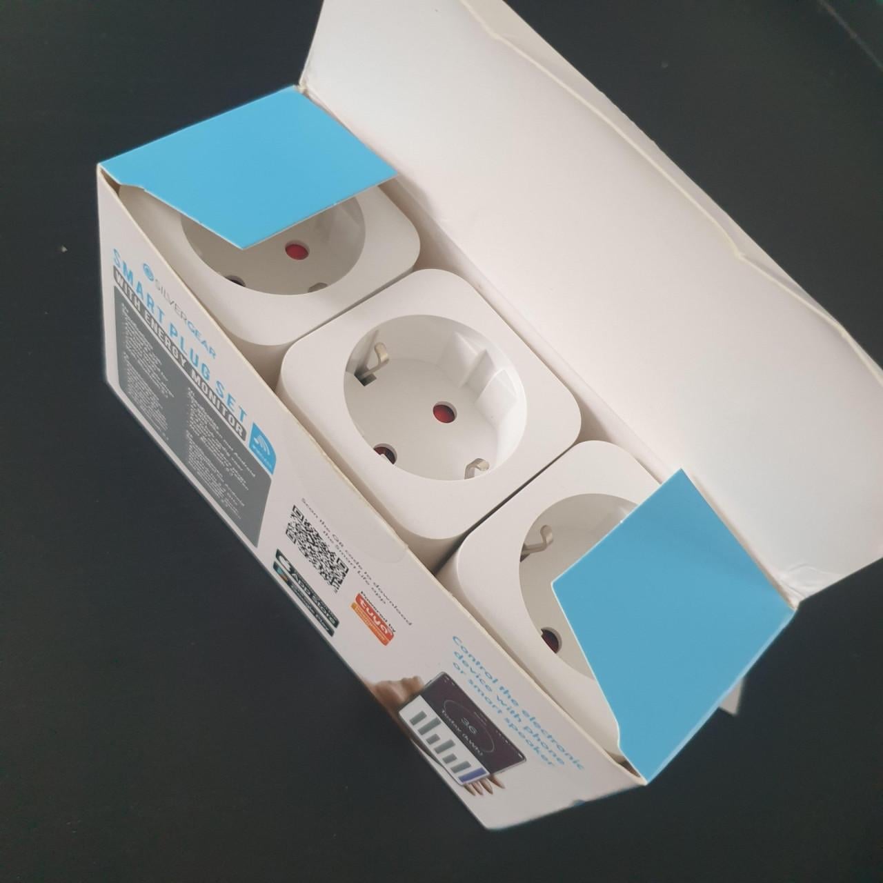 Verpakking met 3 nieuwe Silvergear Smart plug with energie monitor