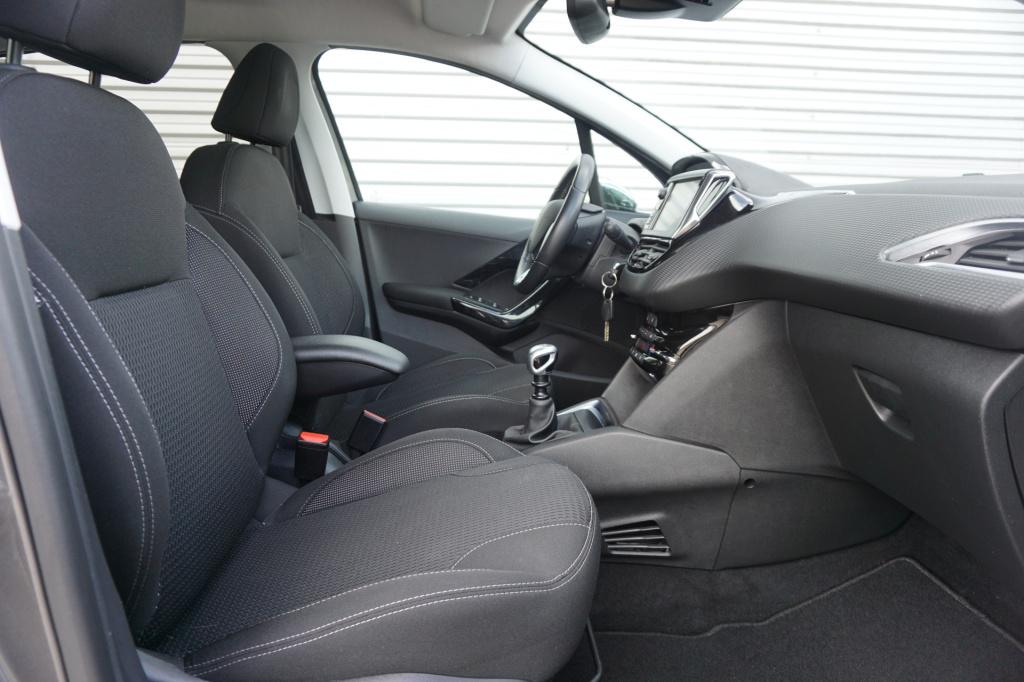 Peugeot 208 1.2 puretech tech edition climate / navi / cruise / camera / pd