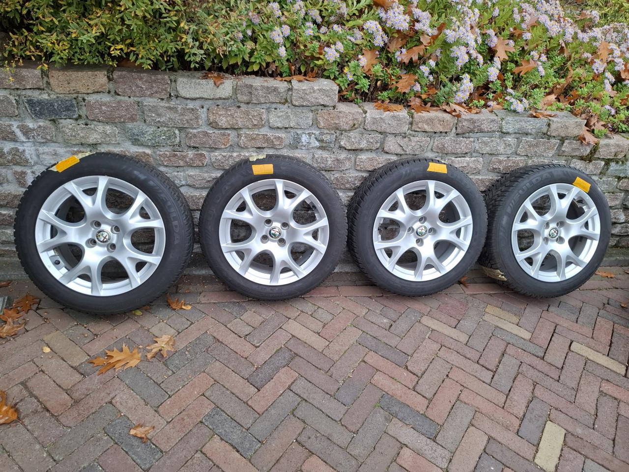 Autobanden met velg