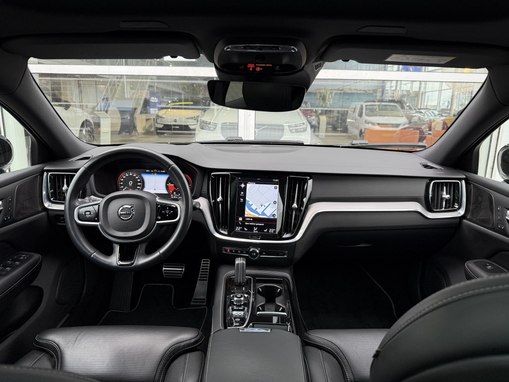 Volvo V60 t6 340pk recharge r-design| panodak| adap.cruise| 360camera| tre