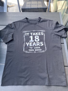 Nieuw heren T-shirt voor iemand die 18 jaar wordt