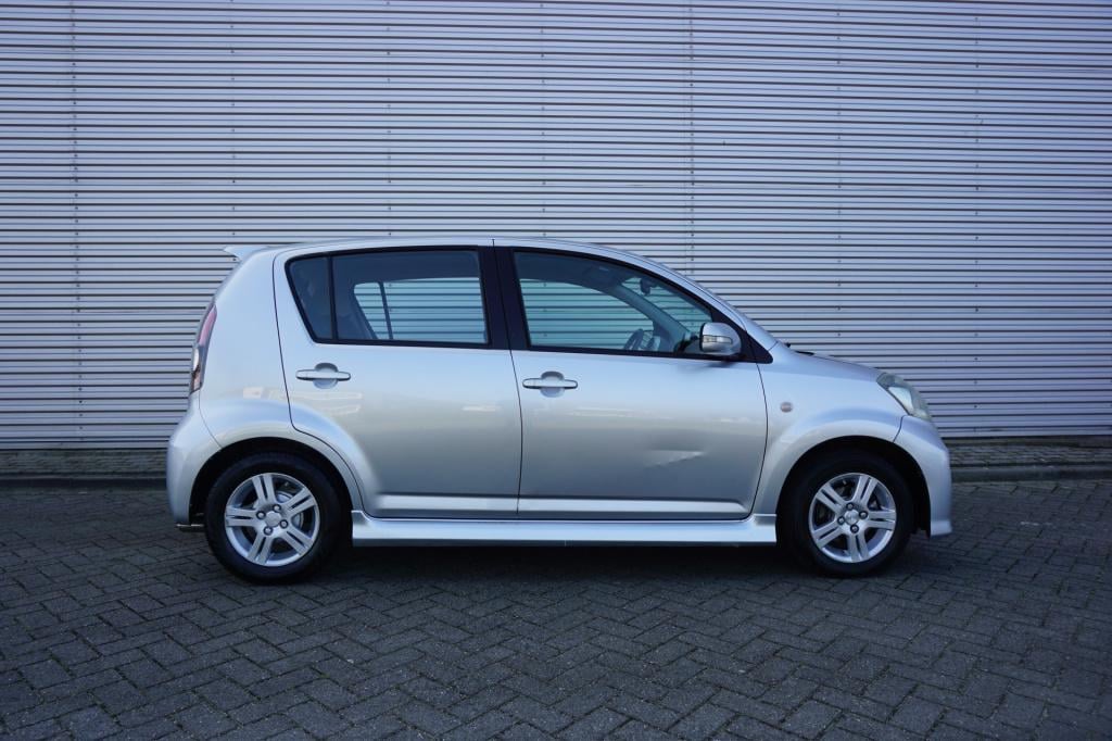 Daihatsu Sirion 2 1.3-16v comfort airco / cruise / parkeers. / elektr. rame