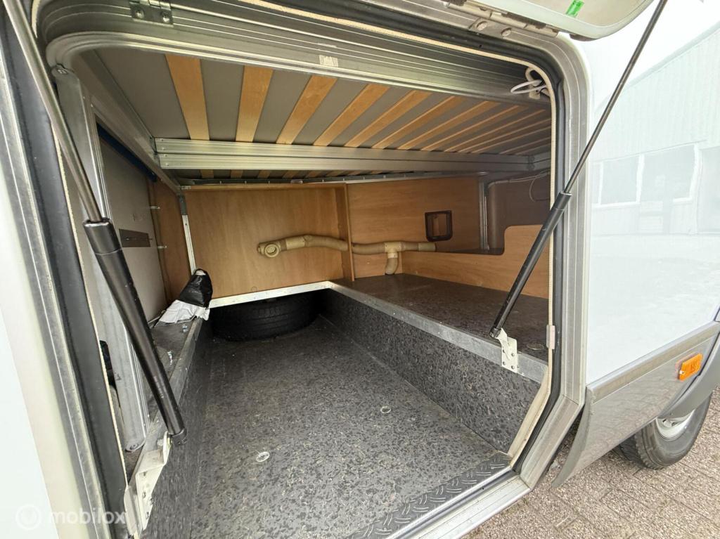 Hymer Onbekend b574 – ruime integraalcamper met vast bed én riant hefbed