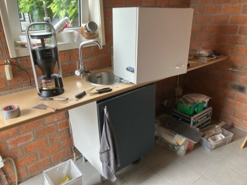 Keuken werkblad met spoelbak en kraan