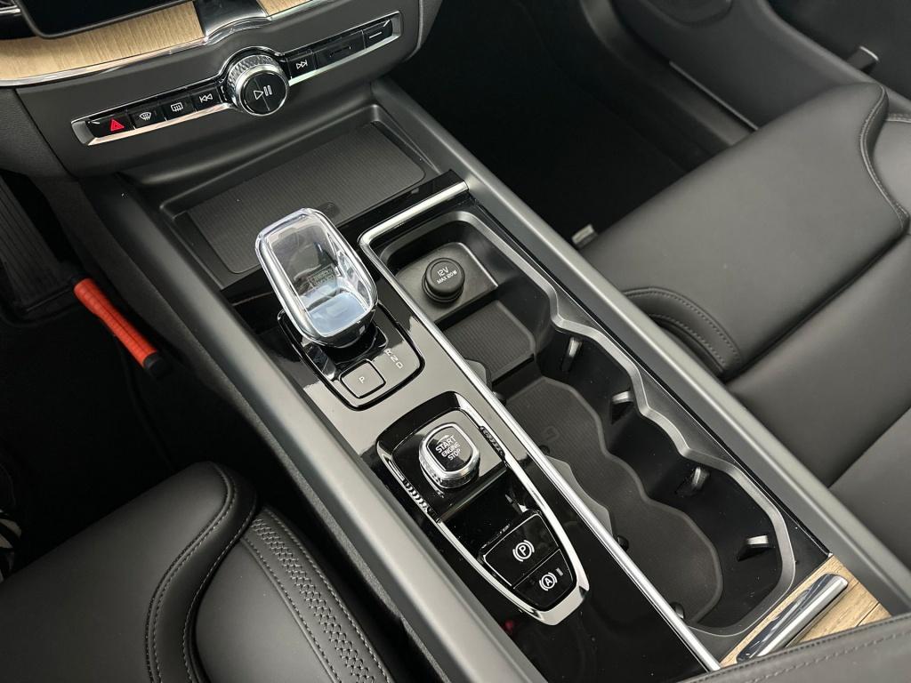 Volvo XC60 t6 398pk recharge ultra dark| full options!!!!!