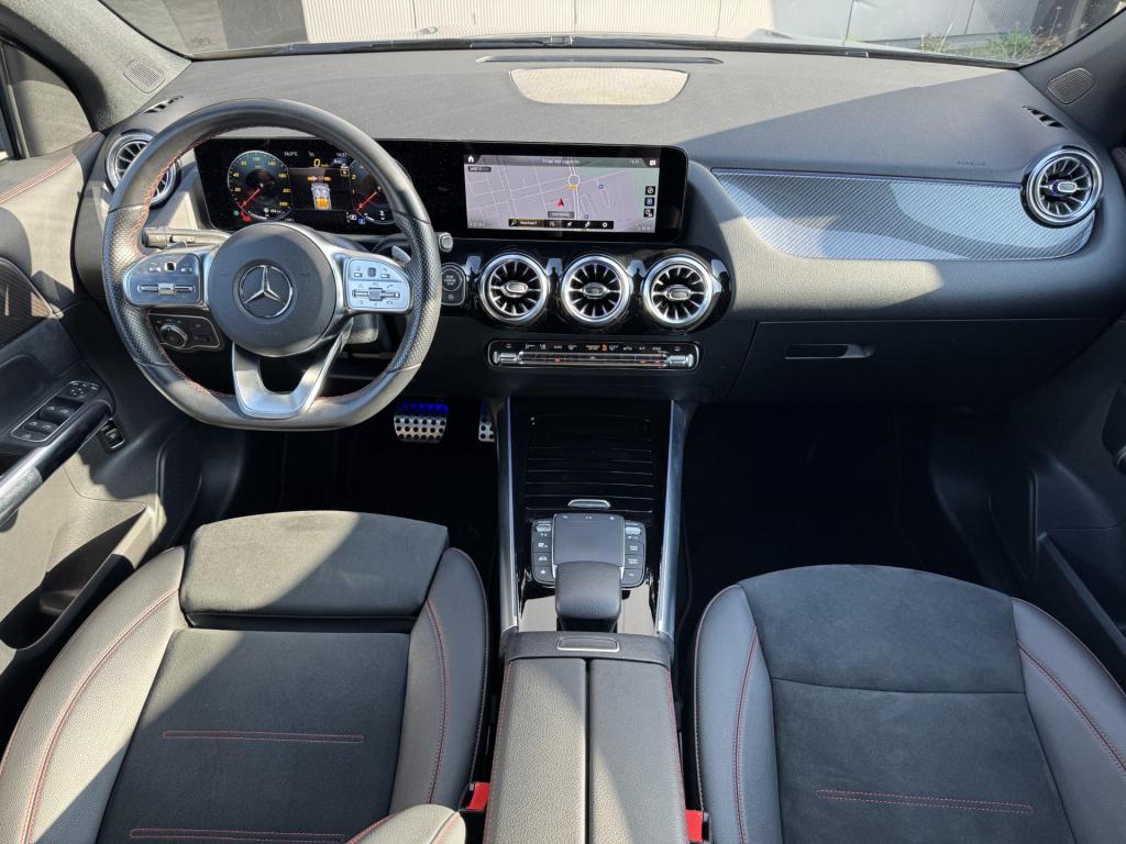 Mercedes-Benz Gla-klasse 180 amg line nl-auto, trekhaak afneembaar np. €60.