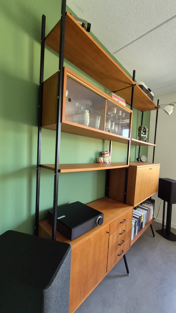 Furnified, vintage wandkast teak/ zwart metaal