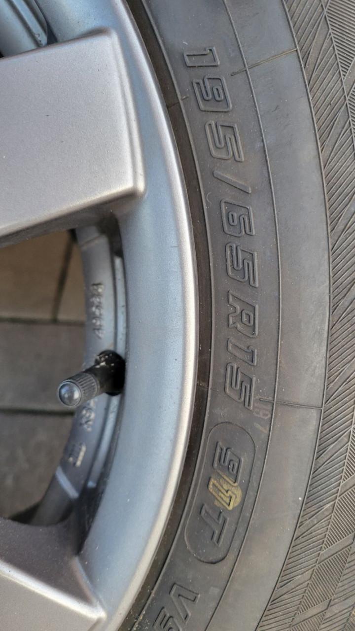 Winterbanden 15 inch op lichtmetalen velgen