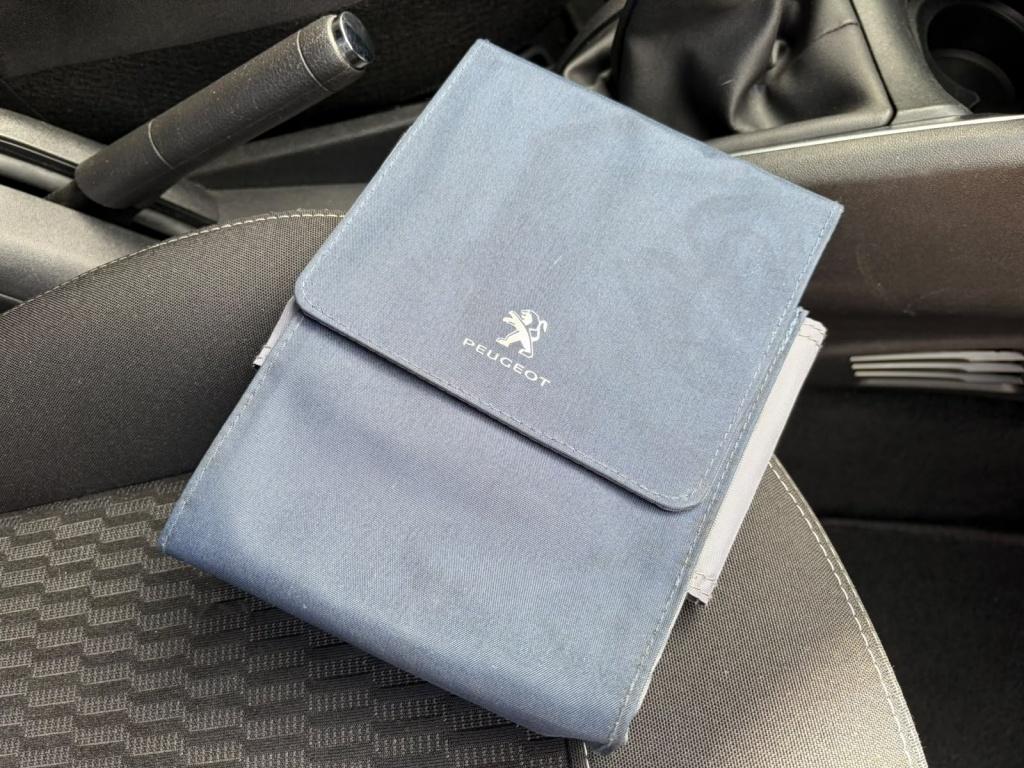 Peugeot 208 1.2 puret. blue lion
