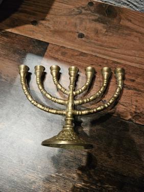 Bronzen kleine massieve joodse kandelaar, menorah 7 kaarsen