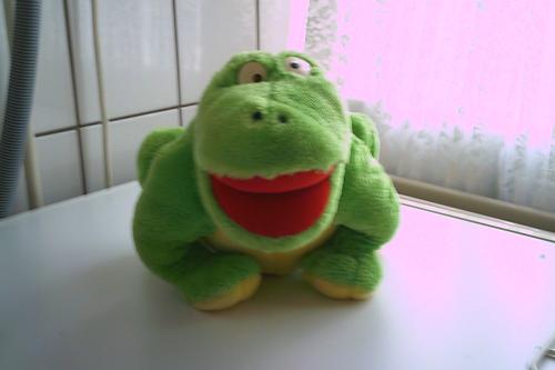 KWAKENDE nieuwe kikker knuffel - GEEN batterijen nodig !