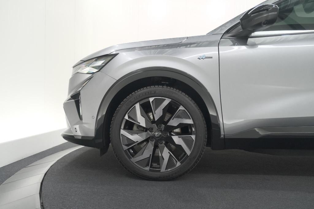 Renault Rafale 1.2 e-tech 4x4 plug-in hybrid 300 atelier alpine | panoramad