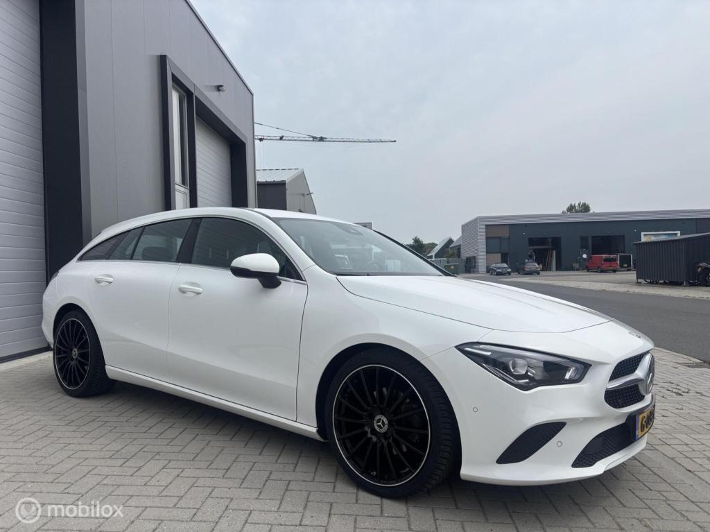 Mercedes-Benz Cla shooting brake 19 inch apple carplay 180
