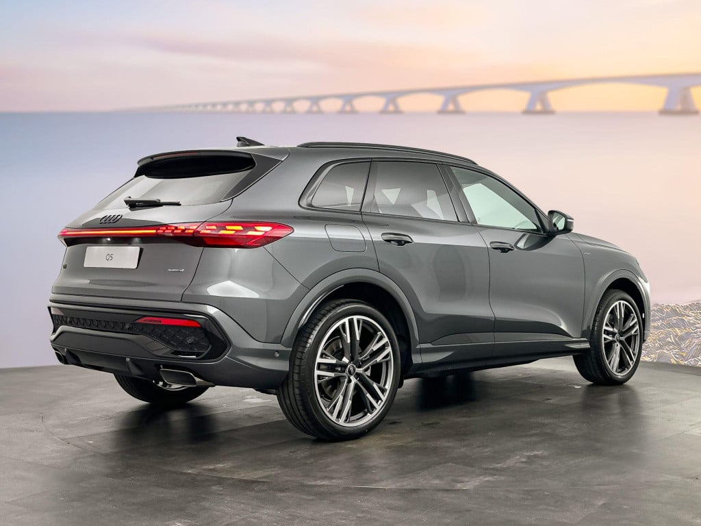 Audi Q5 s edition 2.0 tfsi e 220 kw / 299 pk suv 7 versn.