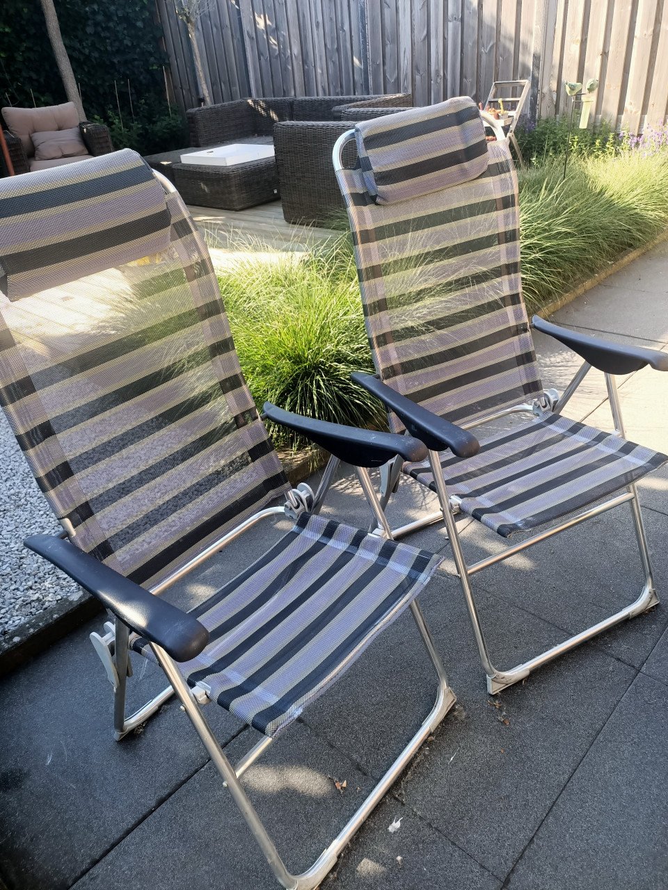 2 tuinstoelen