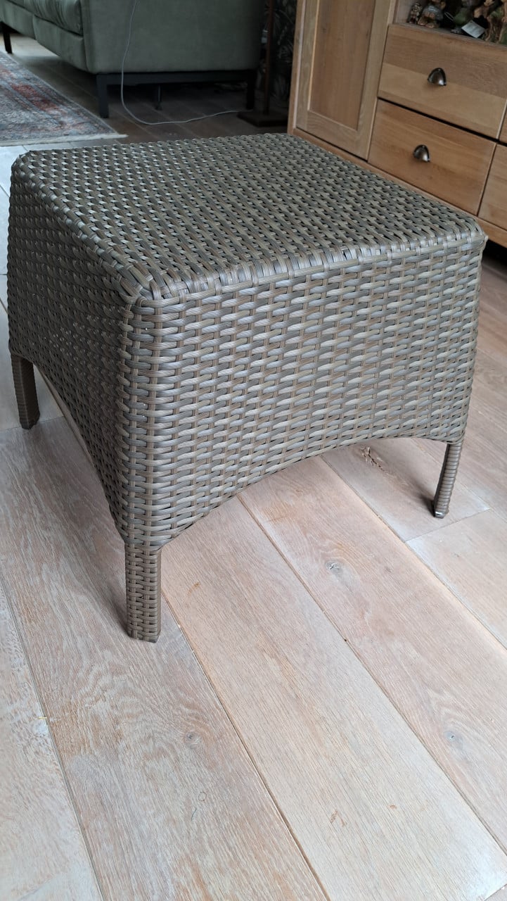 Twee bijzettafels / krukjes - mocca/bruin - 50 x 50 x 46 cm