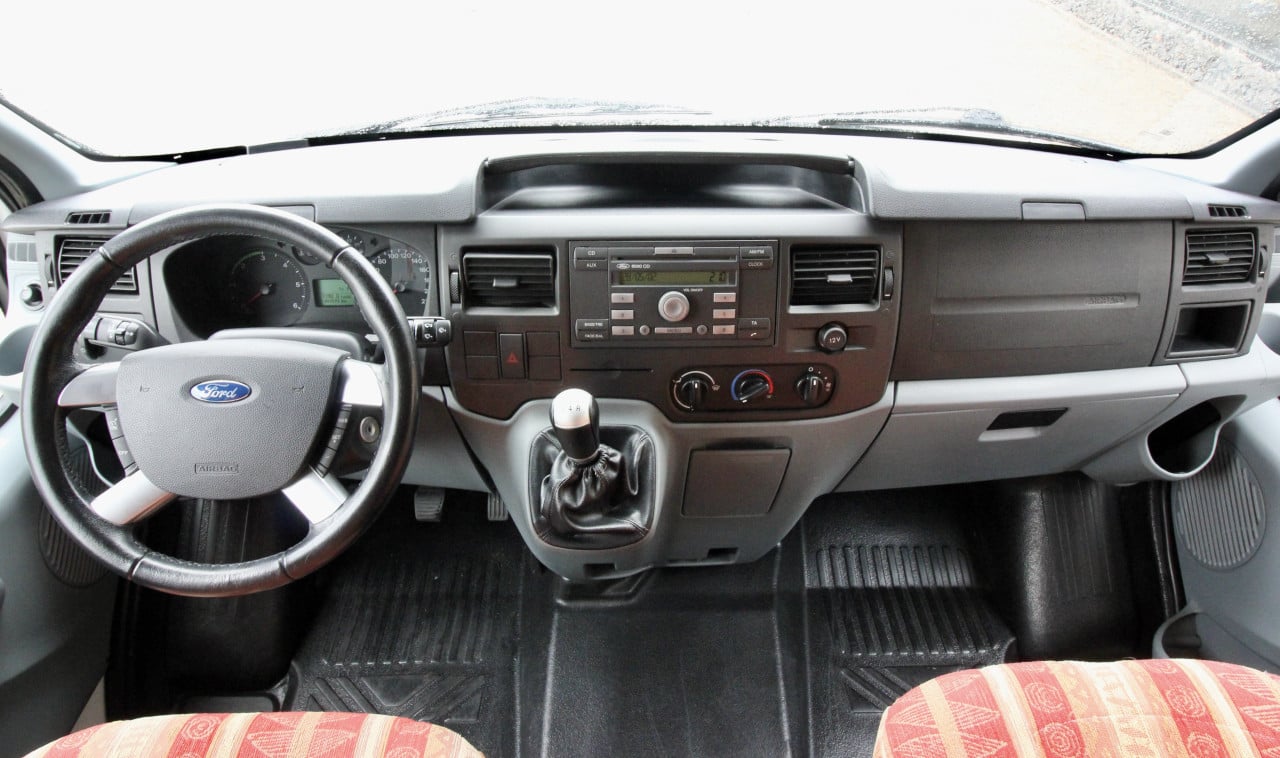 Challenger Genesis 32(Vast bed, zeer compact, slechts 61000KM)