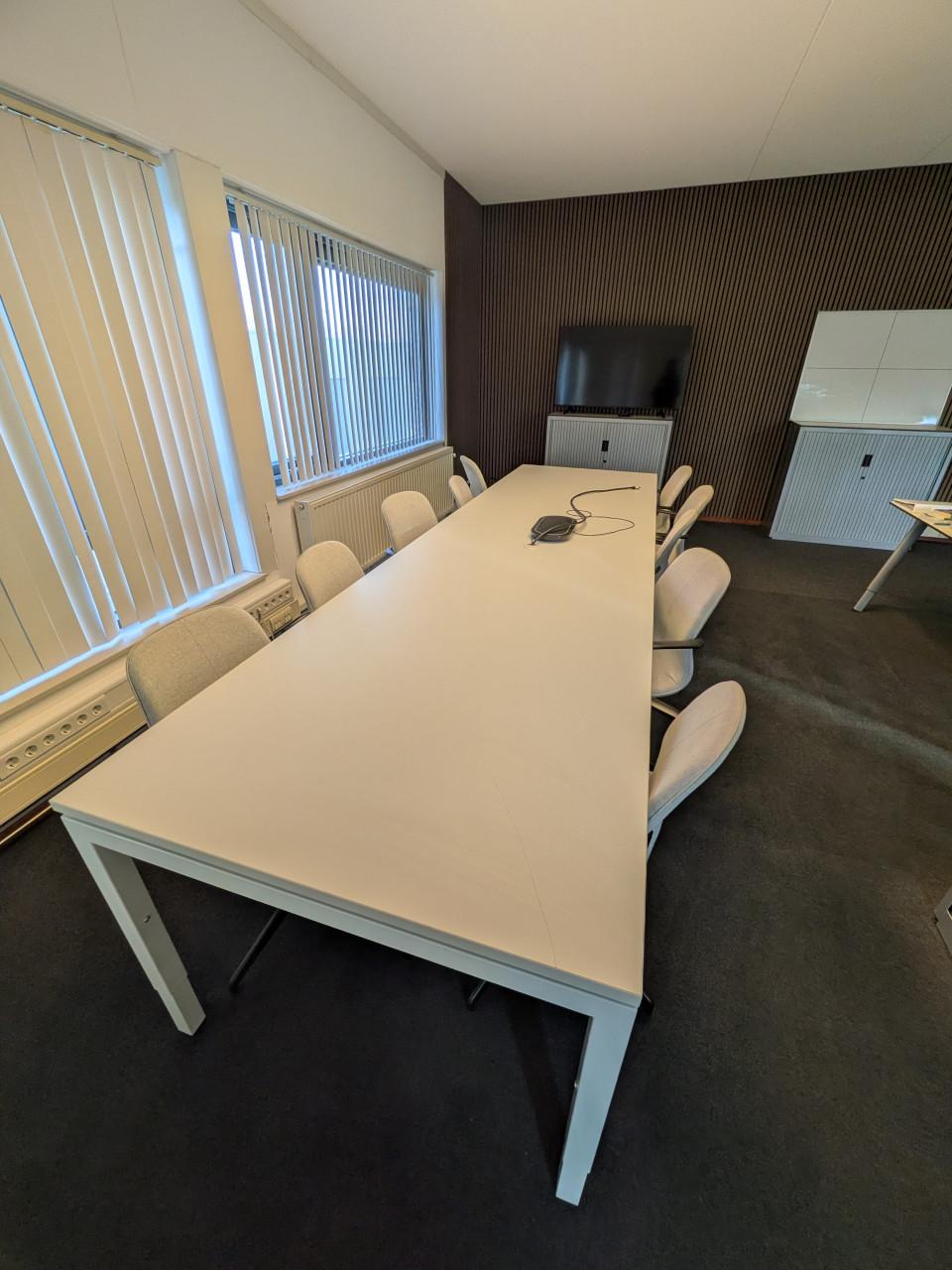 Vergadertafel, grote tafel, grote werktafel incl 10 stoelen