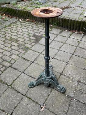 Gietijzeren onderstel bistrotafel
