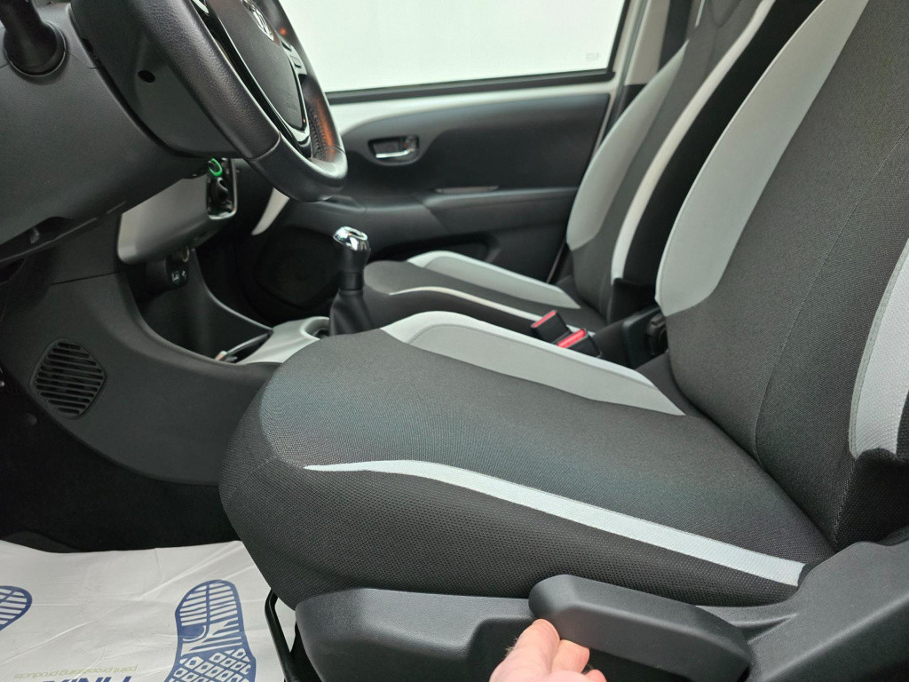 Toyota Aygo occasion met parkeercamera en weinig km | tweedehands toyota ay