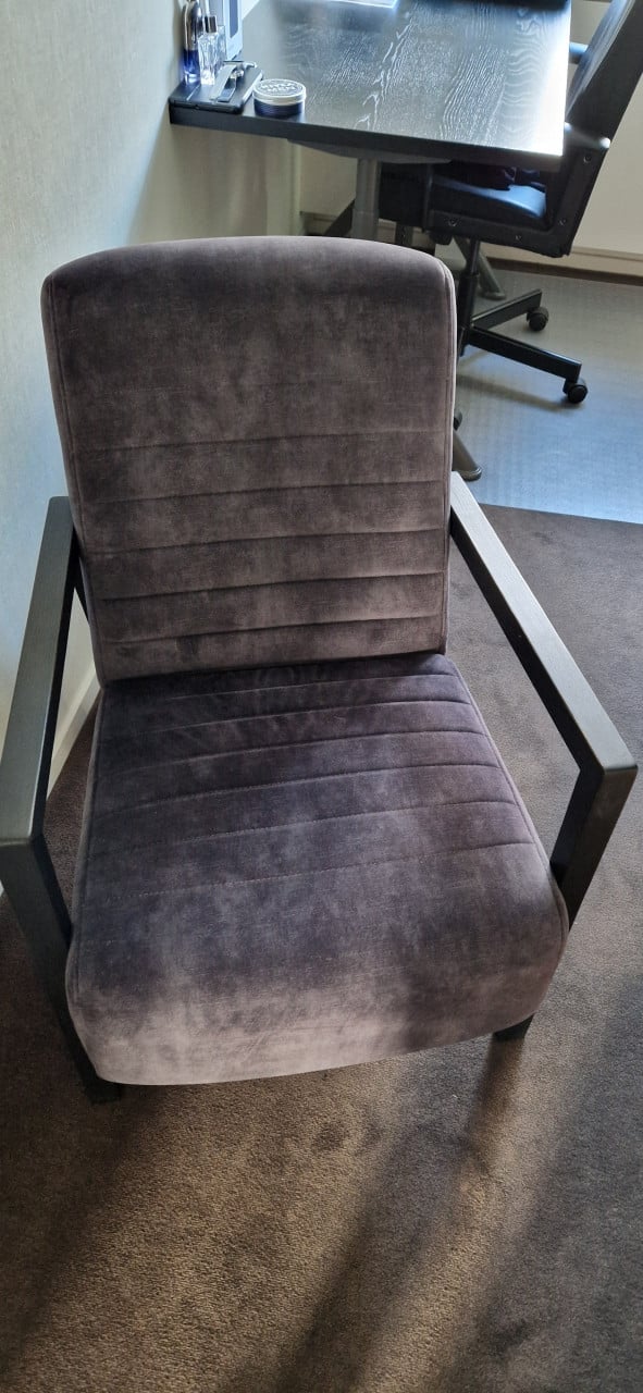 Twee mooie grijze fauteuils